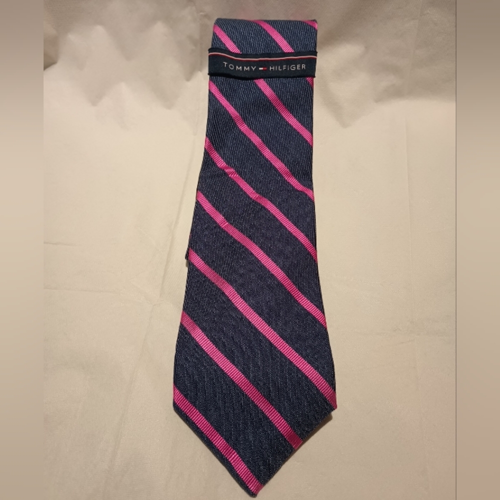 Tommy Hilfiger tie Gray with pink stripe silk blend